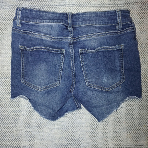 Used Maurice Size 2-Xs High Rise, Short-Shorts Cut-Offs - Picture 2 of 2